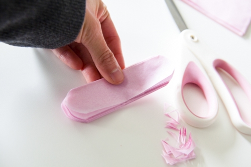 Wie man Pom-Poms aus Papier macht