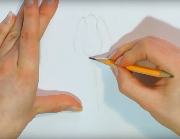 Muttertag mit eigenen Händen zeichnen: Bleistift, Farben, Kindergarten, Schule