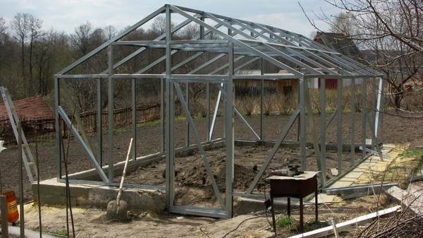 Gewächshaus aus Polycarbonat mit eigenen Händen: Blaupausen, Fotos, Video