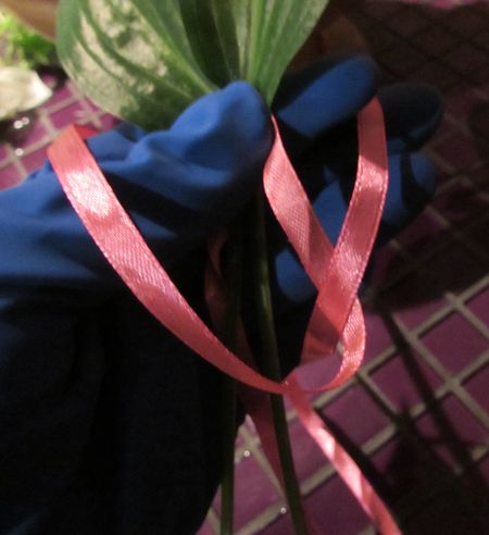 Kranz von Blumen für die Hochzeit mit ihren eigenen Händen