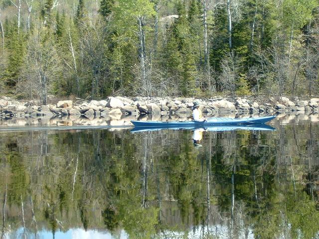 Wasserfahrt mit Kajaks