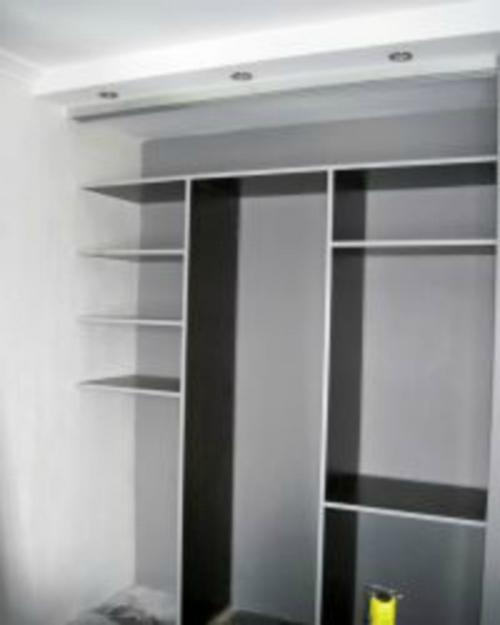 Einbauschrank mit eigenen Händen