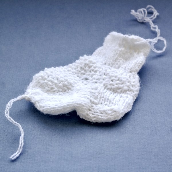 Misok mit Stricknadeln