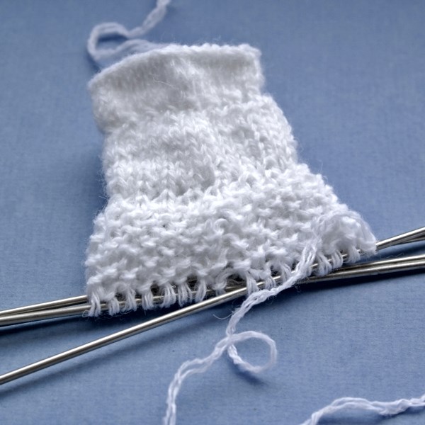 Pagolenok Socke mit gemusterten Stricknadeln