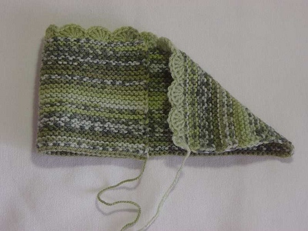 Gestrickte Socken mit Mustern aus eigener Hand