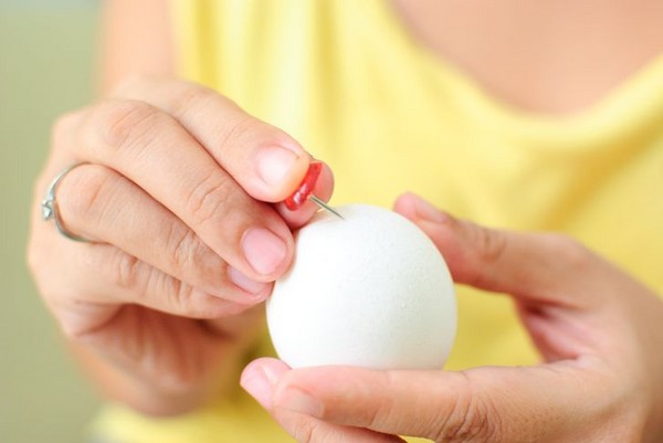 Wie man Eier zu Ostern mit eigenen Händen dekoriert - interessante Meisterkurse mit Fotos