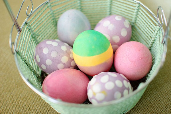 Wie man Eier zu Ostern mit eigenen Händen dekoriert - interessante Meisterkurse mit Fotos