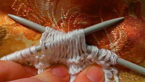 Durchbrochene Sommerbluse "Romantik des Sommers" mit Stricknadeln