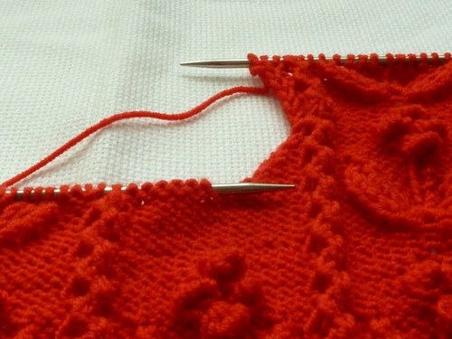 Weste mit Stricknadeln: Diagramm, Foto, Video. Meisterklasse zum Stricken einer Strickweste
