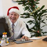 Wie dekoriert man das Büro für das neue Jahr