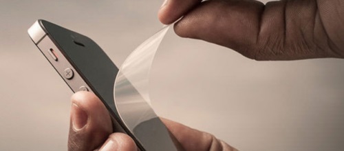 Wie man einen Film auf das Telefon klebt