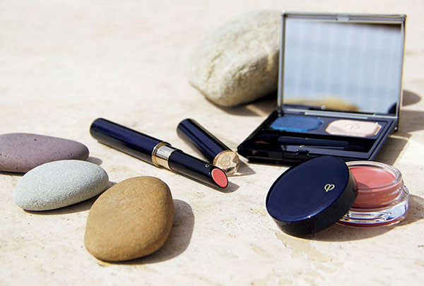 Bezaubernde Natürlichkeit: Make-up mit neuen Produkten Clé de Peau S / S 2017