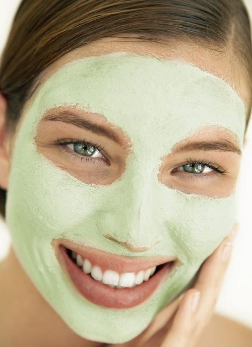 Verschiedene Gesichtsmasken und Haare aus Aloe