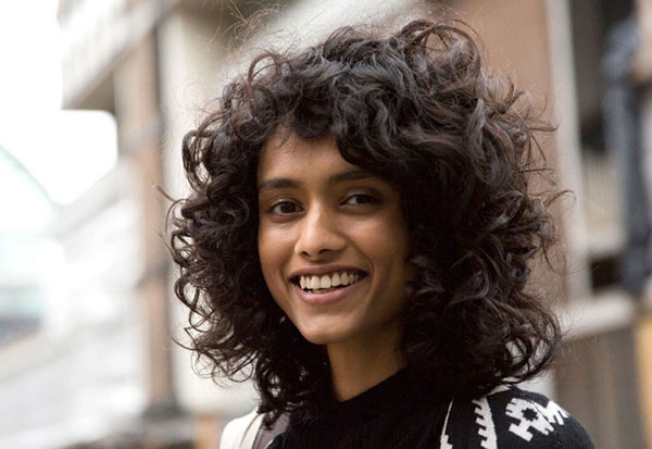 Curly & Chic: wie man im Herbst Locken trägt