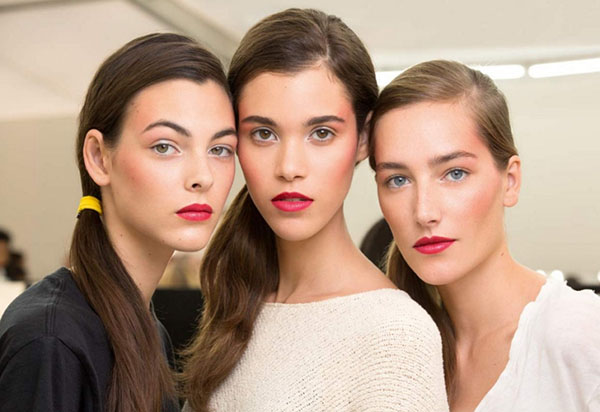 Effektives Make-up am 8. März: Geheimnisse von Chanel