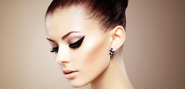 Wie zeichne Pfeile vor Eyeliner