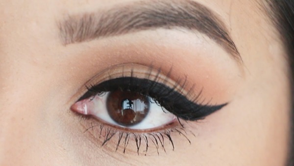 Wie zeichne Pfeile vor Eyeliner