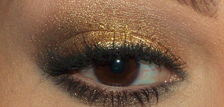 Wie man das richtige Make-up für die braunen Augen macht