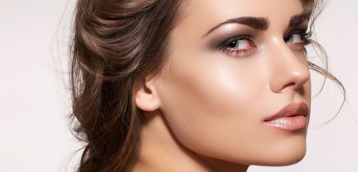 Permanent Make-up zum Verstecken von Prellungen unter den Augen