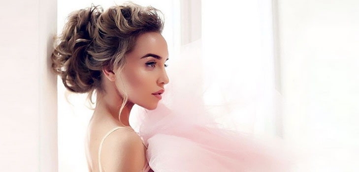 Locks und Zöpfe: exquisite Frisuren für den 8. März