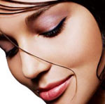 Augen Make-up: Pfeile vor Augen ziehen Augen Make-up: Pfeile vor Augen ziehen