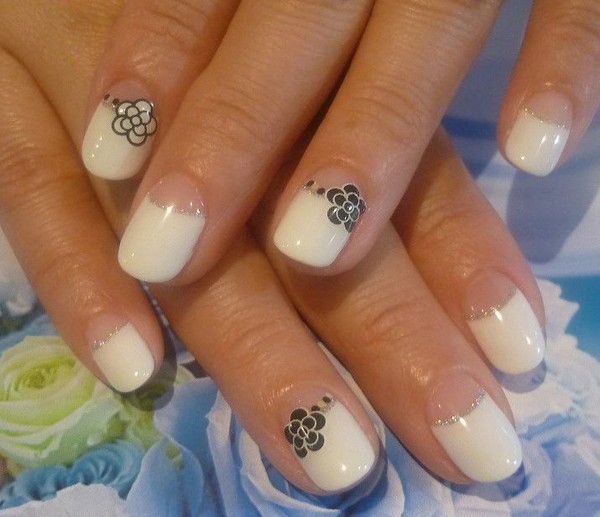 Welche Maniküre in der Schule am 1. September zu machen, ein Foto. Manicure-Ideen für den Wissenstag für Schüler der 9. und 11. Klassen