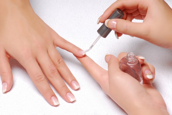 Welche Maniküre in der Schule am 1. September zu machen, ein Foto. Manicure-Ideen für den Wissenstag für Schüler der 9. und 11. Klassen