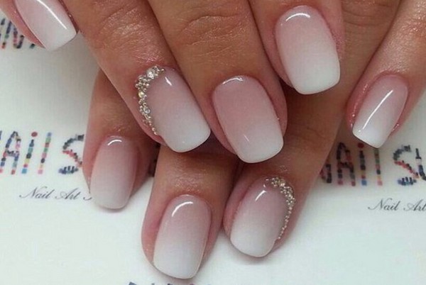 Welche Maniküre in der Schule am 1. September zu machen, ein Foto. Manicure-Ideen für den Wissenstag für Schüler der 9. und 11. Klassen