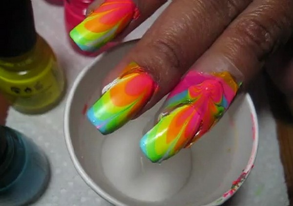 Welche Maniküre in der Schule am 1. September zu machen, ein Foto. Manicure-Ideen für den Wissenstag für Schüler der 9. und 11. Klassen