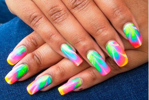 Welche Maniküre in der Schule am 1. September zu machen, ein Foto. Manicure-Ideen für den Wissenstag für Schüler der 9. und 11. Klassen