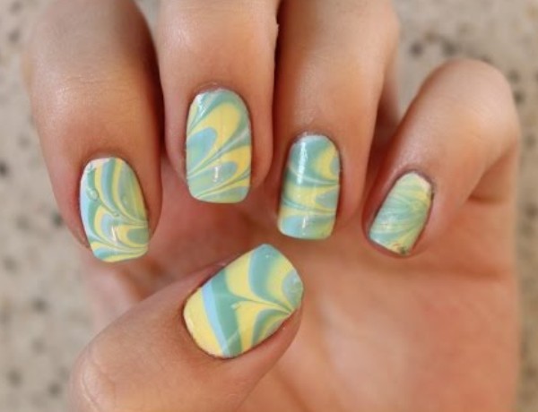 Welche Maniküre in der Schule am 1. September zu machen, ein Foto. Manicure-Ideen für den Wissenstag für Schüler der 9. und 11. Klassen