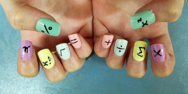 Welche Maniküre in der Schule am 1. September zu machen, ein Foto. Manicure-Ideen für den Wissenstag für Schüler der 9. und 11. Klassen