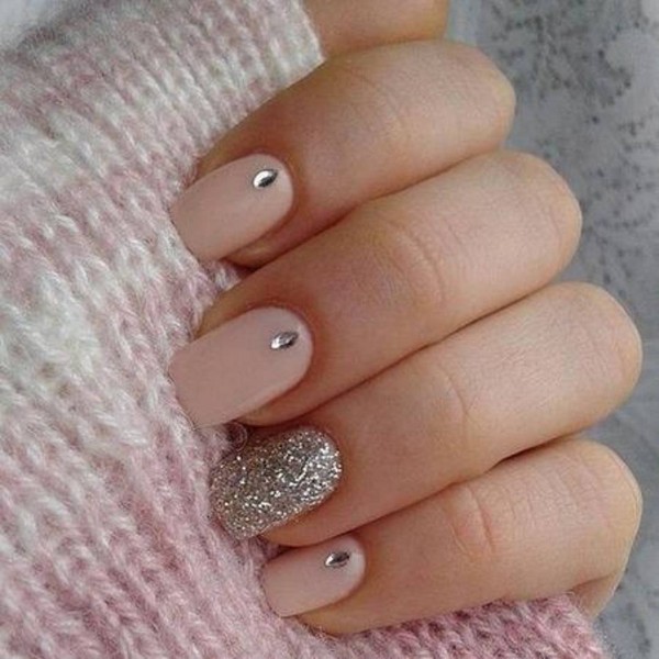 Welche Maniküre in der Schule am 1. September zu machen, ein Foto. Manicure-Ideen für den Wissenstag für Schüler der 9. und 11. Klassen