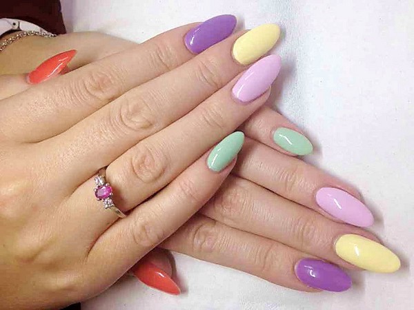 Welche Maniküre in der Schule am 1. September zu machen, ein Foto. Manicure-Ideen für den Wissenstag für Schüler der 9. und 11. Klassen