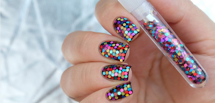Maniküre mit Glitzer - Sommertrend 2016