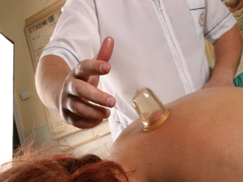 Massage mit Vakuumdosen aus Cellulite: Cellulite selbst loswerden