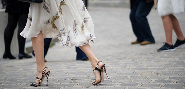Keine Regeln: modische Sandalen 2014
