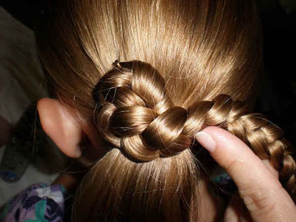Frisuren für Mädchen mit eigenen Händen für das neue Jahr 2017 Hahn - Ideen für kurze, mittlere und lange Haare, Schritt-für-Schritt-Fotos und Videos