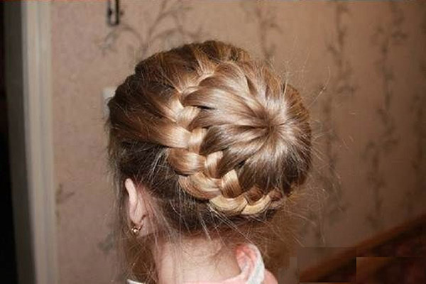 Frisuren für Mädchen mit eigenen Händen für das neue Jahr 2017 Hahn - Ideen für kurze, mittlere und lange Haare, Schritt-für-Schritt-Fotos und Videos