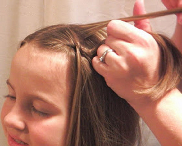 Frisuren für Mädchen mit eigenen Händen für das neue Jahr 2017 Hahn - Ideen für kurze, mittlere und lange Haare, Schritt-für-Schritt-Fotos und Videos