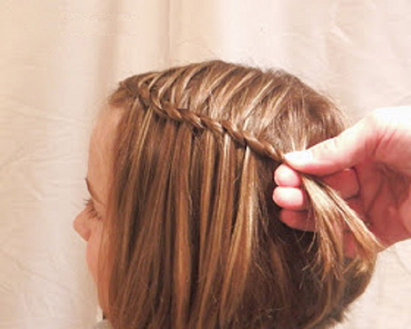 Frisuren für Mädchen mit eigenen Händen für das neue Jahr 2017 Hahn - Ideen für kurze, mittlere und lange Haare, Schritt-für-Schritt-Fotos und Videos