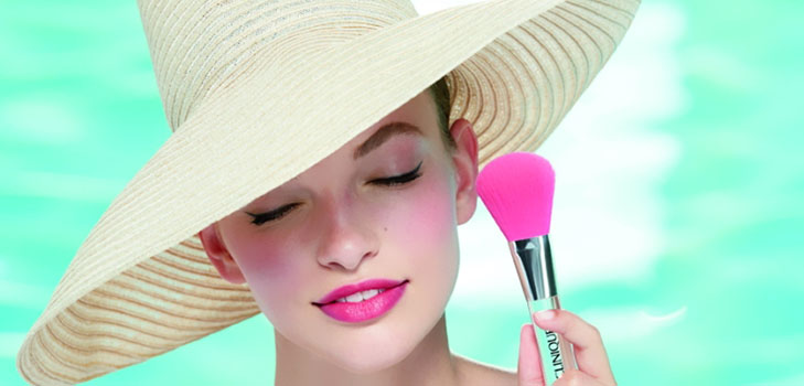 Rose, Azur und Creme: Clinique + Jonathan Adler 2017 Make-up Kollektion