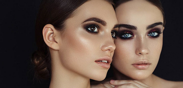 TOP-4-Empfänge des perfekten Make-ups: Unterricht von Visagisten