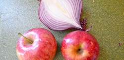 Zwiebel und Apfel