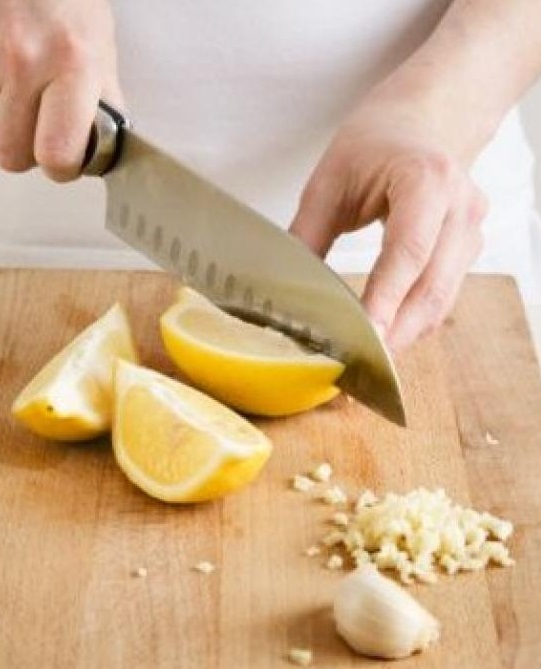 Knoblauch mit Zitronen