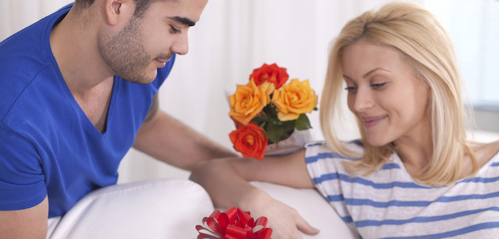 Wie man ihrem Mann beibringt, Geschenke zu geben: 6 Tipps für einen Psychologen