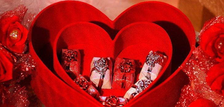 Was man einem Mädchen zum Valentinstag schenken kann: Ideen für Geschenke