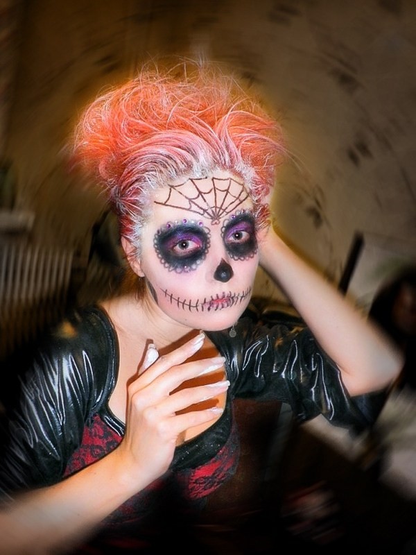 Halloween in der Schule: wie man feiert, Ideen für das Drehbuch, Wettbewerbe, Video. Anzug für Halloween zur Schule mit eigenen Händen, Foto