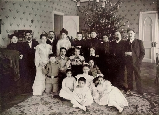 Die Geschichte der Dekoration des Neujahrsbaums