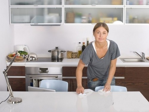 Wie man das Durcheinander in der Küche ein für allemal loswird: 5 Schritte zu Sauberkeit und Komfort
